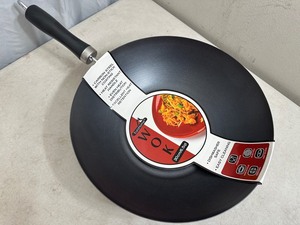 lot 223 image: New 6.5 Quart Metal Wok Pan