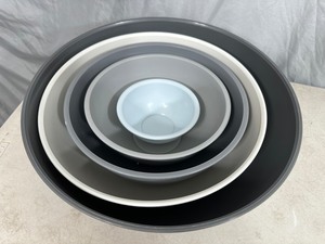 lot 230 image: 5 New Mixing Bowls