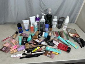 lot 264 image: Large Lot of Makeup, Beauty Supplies, and More