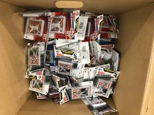 LARGE BOX ASSORTED BASEBALL CARDS