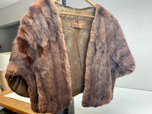 lot 165 image: Very Nice Vintage Genuine Mink Fur Stole