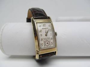 lot 9 image: Working Vintage BENRUS Mens Watch