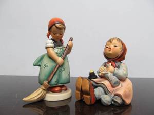 lot 21 image: 2 Signed Vintage Hummel Figurines