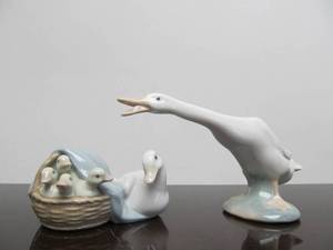 lot 23 image: 2 Signed Vintage LLADRO Figurines wGeese