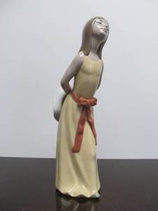 lot 26 image: Signed Vintage LLADRO Figurine - Naughty Girl wStraw Hat