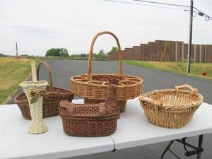 lot 160 image: Lot of Vintage etc Woven Baskets