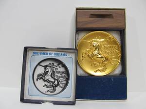 lot 37 image: Mint Condition Large Vintage Bronze Calendar Medallion wUnicorn