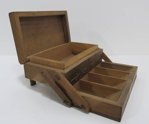 lot 38 image: Small Antique Folk Art Expandable Jewelry Box
