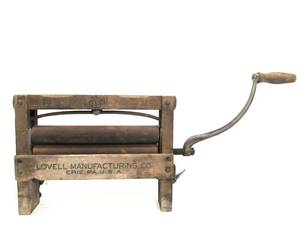 lot 55 image: Primitive Antique LOVELL Wringer Washer