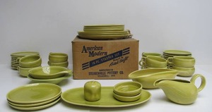 lot 66 image: Large Group of Mid Century RUSSEL WRIGHT American Modern Dishware 