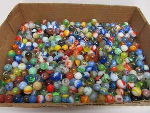 lot 71 image: Great Estate Lot of Vintage & Antique Marbles #1