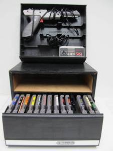 lot 78 image: Awesome Vintage Nintendo Storage Case wGames Controller & Zapper