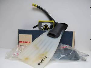 lot 89 image: PLANA Mares DivingSnorkel Gear wOriginal Box