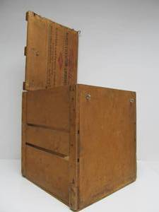 lot 92 image: Primitive Antique Wooden Egg Crate wHandle