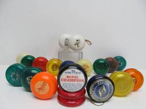 lot 105 image: Large Lot of Vintage YO-YOs #3