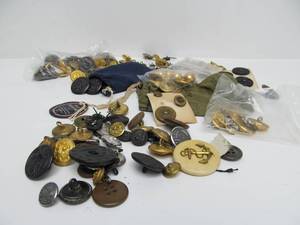 lot 106 image: Great Lot of Early US Military Buttons