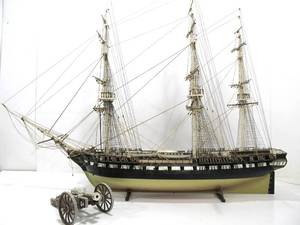 lot 113 image: Vintage USS CONSTITUTION Ship Model