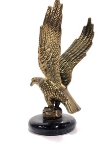 lot 256 image: Vintage Solid Brass on Marble Eagle Paperweight