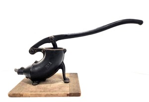 lot 261 image: Nice Condition Antique Cast Iron No. 1 Sausage Stuffer