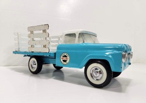 lot 271 image: Very Nice Vintage 1950s era Pressed Steel NYLINT Ranch Truck 