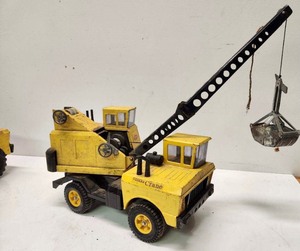 lot 273 image: 3 Large Vintage Metal Mighty TONKA Construction Vehicles 