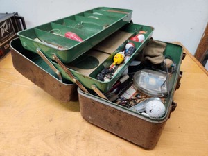 lot 293 image: Vintage Metal Tackle Box wFishing Lures & Accessories