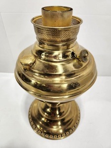 lot 299 image: Antique Brass NEW JUNO No. 2 Oil Lamp