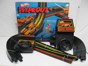 lot 196 image: Vintage 1970s HOT WHEELS Wipeout Racing Set