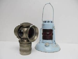 lot 202 image: Antique Badger Brass Early 1900s Bicycle Headlamp & Dietz #40 Lantern wRed Globe