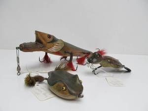lot 226 image: Great Group of 3 Large Hand Carved Folk Art Wooden Fishing Lures