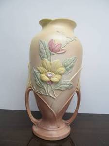 lot 227 image: HUGE Vintage HULL 15 Art Pottery Vase
