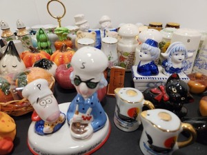 lot 308 image: Collection of Vintage etc Salt & Pepper Shaker Sets