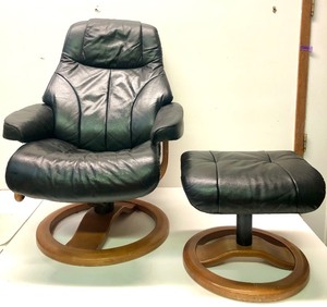 lot 3 image: Very Nice Norway Hjellegjerde Leather Scandinavian Ergonomic Reclining Lounge Chair & Ottoman