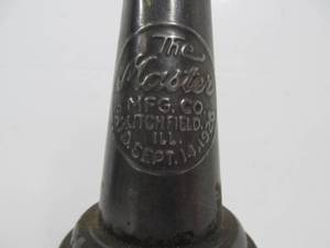 lot 325 image: The Master Mfg Co Metal Spout Litchfield IL 1926 With Atlas Quart Oil Jar
