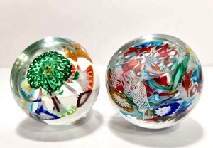 lot 341 image: 2 Beautiful Vintage Italian MURANO Art Glass Paperweights
