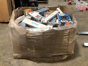 lot 16 image: Gaylord of Bathroom Items and Plumbing Items Various Models and Conditions Customer Returns See Pictures