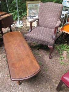 lot 28 image: Wood framed and Upholstered sitting chair