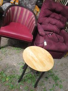 lot 36 image: Barrel back lounge chair