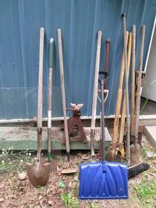 lot 74 image: Grouping of post hole diggers plus