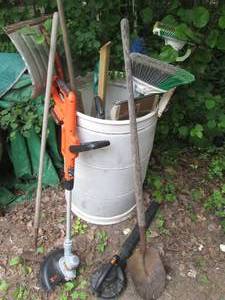 lot 75 image: plastic rain barrel