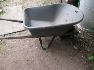 lot 76 image: Poly True-Temper wheelbarrow