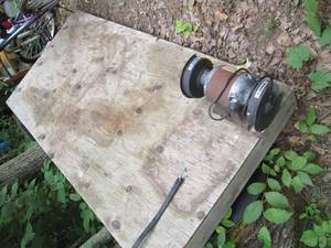 lot 113 image: Vintage bench grinder