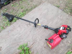 lot 114 image: Hyper Tough gas powered weed whip