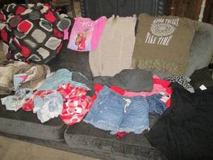 lot 116 image: Large lot of assorted clothing