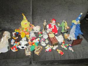 lot 125 image: Large assortment of Clown themed figurines