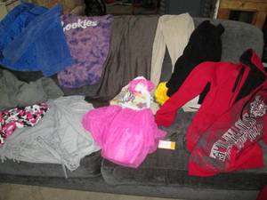 lot 129 image: Lot of ladies clothes.