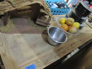 lot 134 image: Dinner decor and elite dish set