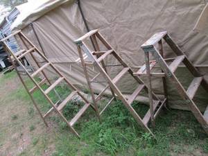lot 256 image: 3 step ladders of various sizes