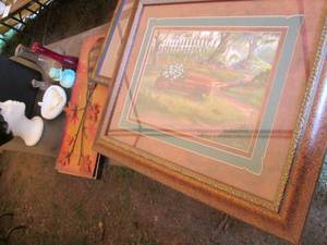 lot 259 image: Lot of wall art and home decor.