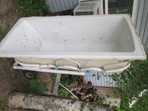 lot 7 image: Complete Whirlpool bathtub